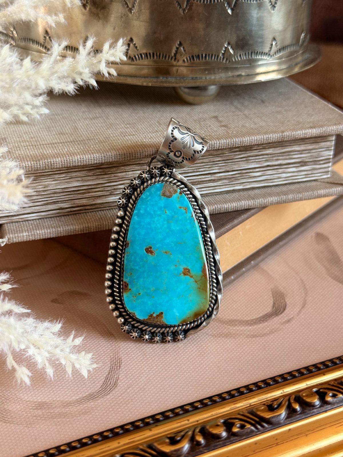 The Kingman Pendant