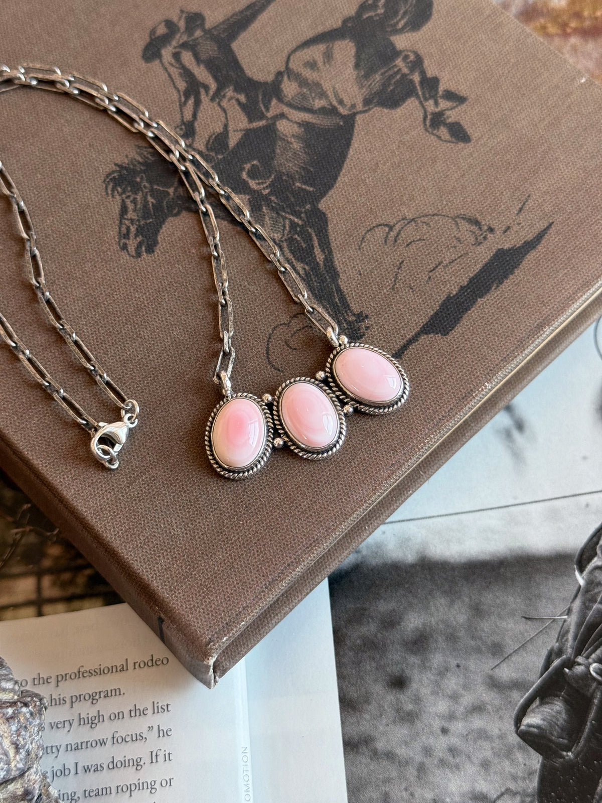 The Pink Conch Necklace