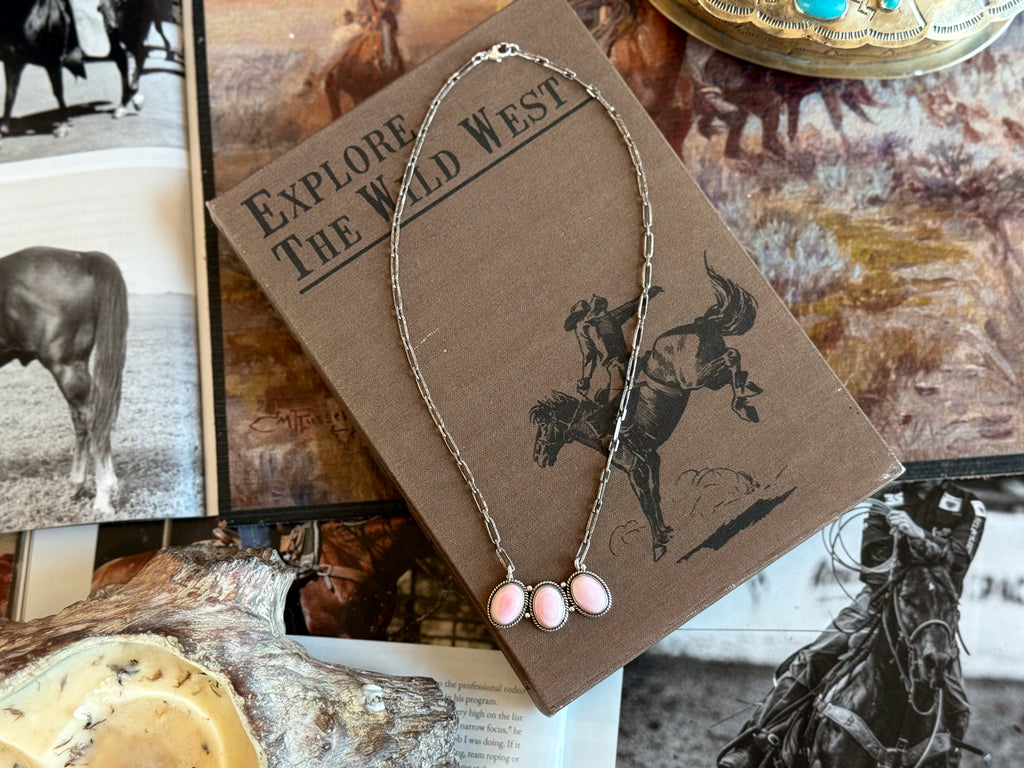 The Pink Conch Necklace