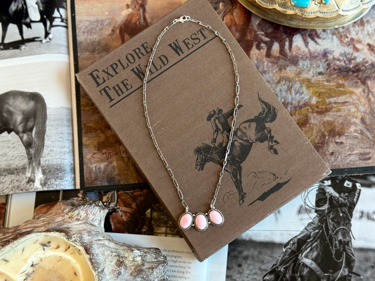 The Pink Conch Necklace